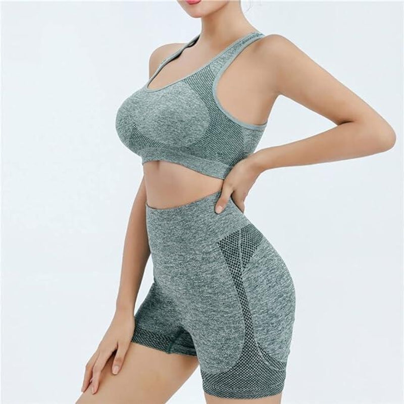 Conjunto deportivo para mujer, color gris.